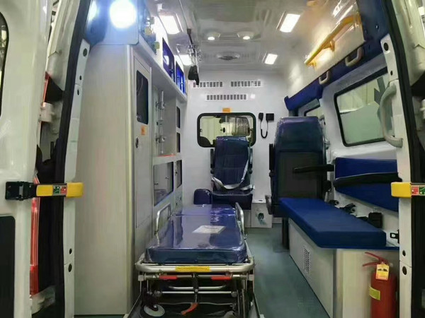V362救護車(chē)內艙圖片