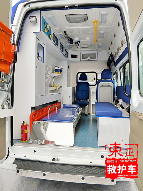 江鈴福特新全順中軸中頂救護車(chē)V362（異形頂）醫療艙圖片2