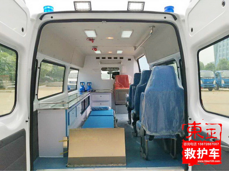 江鈴福特新全順中軸中頂救護車(chē)V362（異形頂）醫療艙圖片3