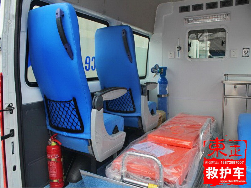 江鈴福特新全順中軸中頂救護車(chē)V362（異形頂）醫療艙圖片4