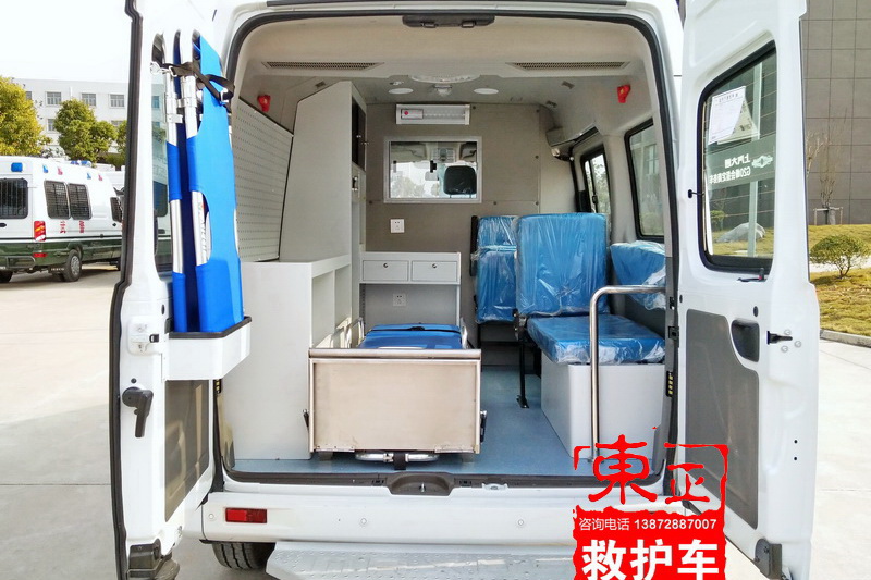 新全順短軸平頂救護車(chē)V362汽油版運輸型內飾圖 