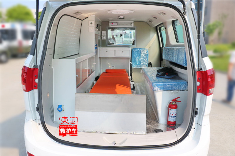 新全順短軸平頂救護車(chē)V362汽油版運輸型內飾圖 