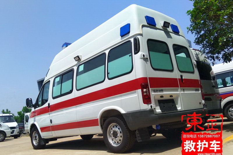 特順長(cháng)軸福星頂救護車(chē)側后照片