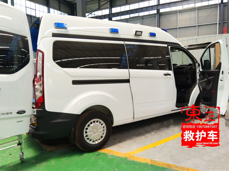 救護車(chē)生產(chǎn)現場(chǎng)照片1