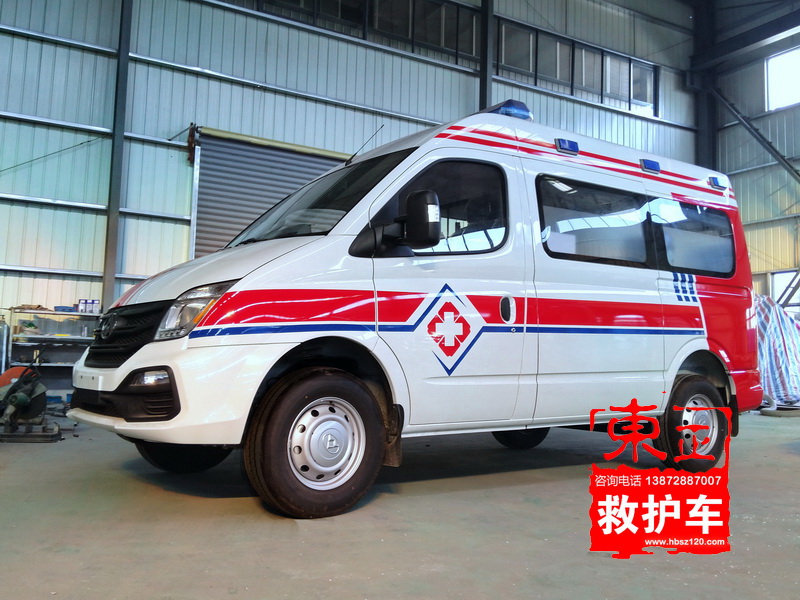 上汽大通V80救護車(chē)45度近照