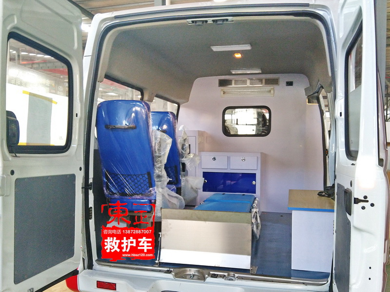 上汽大通V80救護車(chē)運輸型醫療艙照片